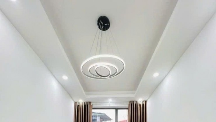 Cho thuê nhà trong ngõ Đê Tô Hoàng. Diện tích 60m2 -3tầng - 5 ngủ - 2vs, giá 15triệu